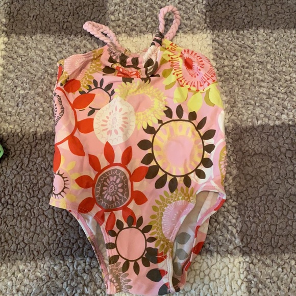 Beautiful swimsuits - Picture 4 of 5